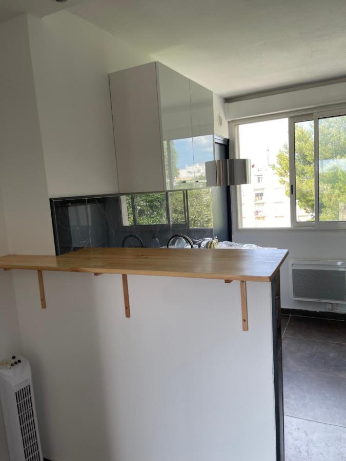 Appartamento Magnifique T3 quartier près d’arènes tram au pied de l’immeuble Montpellier Esterno foto