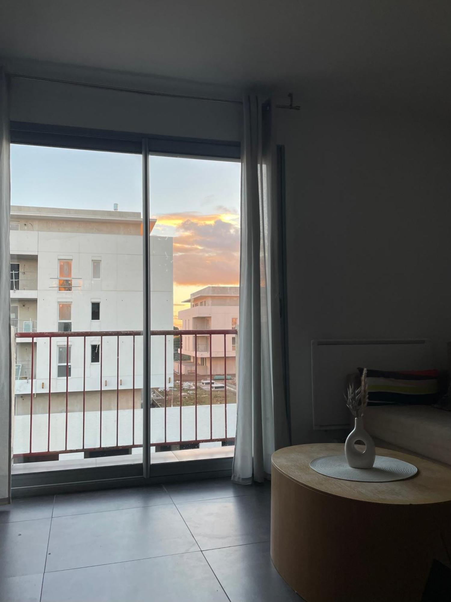 Appartamento Magnifique T3 quartier près d’arènes tram au pied de l’immeuble Montpellier Esterno foto